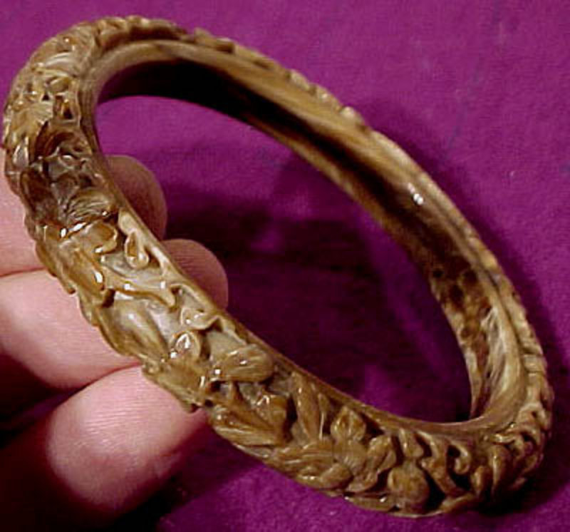 Hand Carved FLORAL CELLULOID BANGLE c1930s-40s