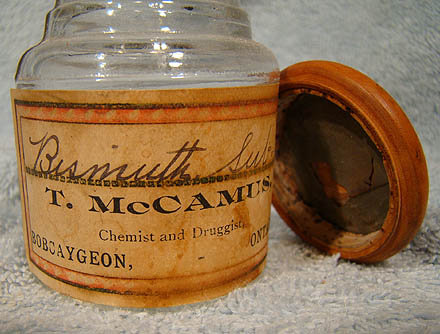 McCAMUS BOBCAYGEON ONTARIO MEDICINE CHEMICAL BOTTLE 1900