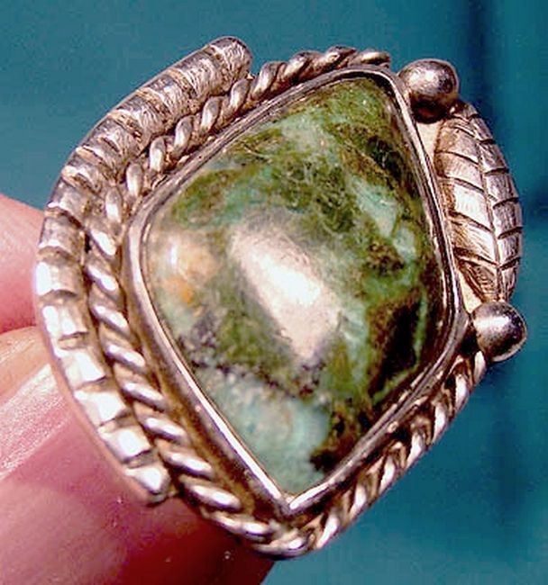 NAVAJO GREEN TURQUOISE STERLING SILVER RING 1970s