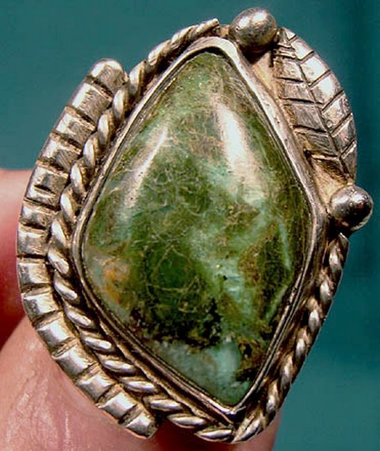 NAVAJO GREEN TURQUOISE STERLING SILVER RING 1970s