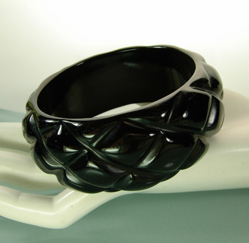 Glam 70s Heavy Black Lucite Quilt Form Bangle Bracelet