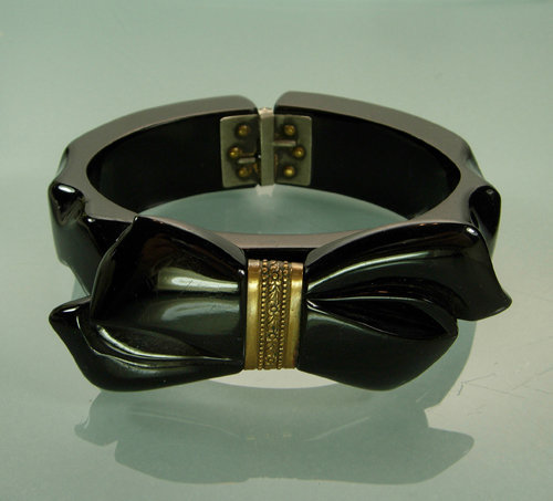 1940s Black Bakelite Brass Bow Form Hinged Bracelet