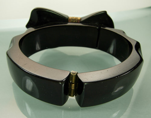 1940s Black Bakelite Brass Bow Form Hinged Bracelet