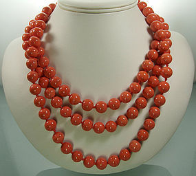 C 1970 Luxe Heavy Coral Glass Beaded 62 Inch Necklace
