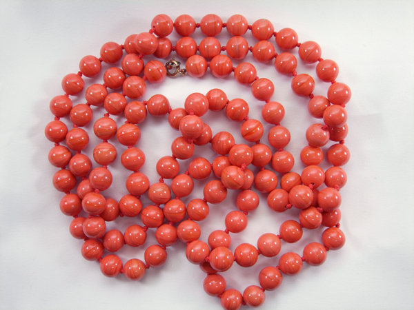 C 1970 Luxe Heavy Coral Glass Beaded 62 Inch Necklace
