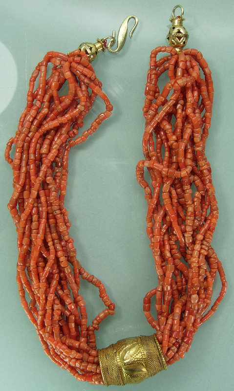 16 Strnd Mediterranean Salmon Coral Gilt Metal Necklace