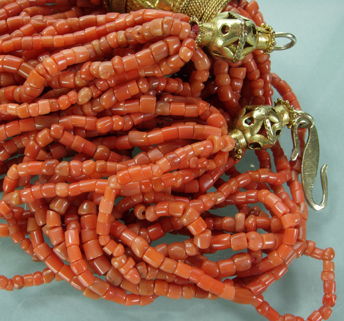 16 Strnd Mediterranean Salmon Coral Gilt Metal Necklace