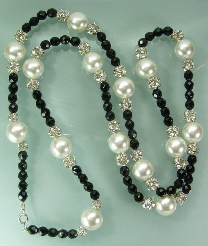 70s Statement Pearls Black Glass Strass 43 Inch Sautoir