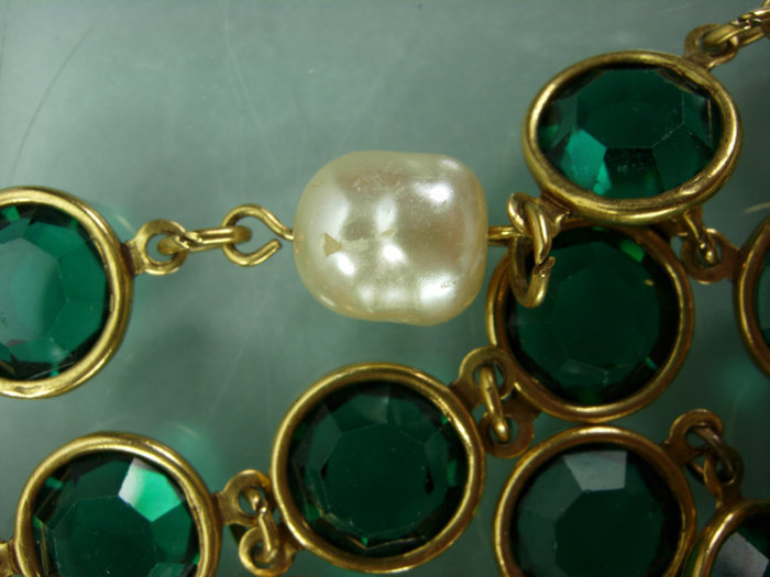 1981 Signed Chanel 56 Inch Green Crystal Pearls Sautoir