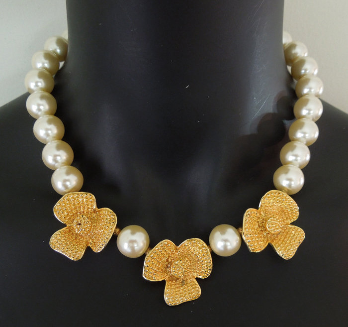 80s Valentino Faux Pearl Sculpted Flower Form Necklace