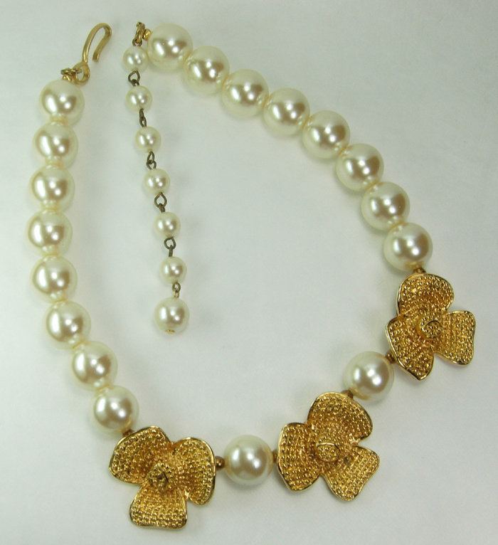 80s Valentino Faux Pearl Sculpted Flower Form Necklace