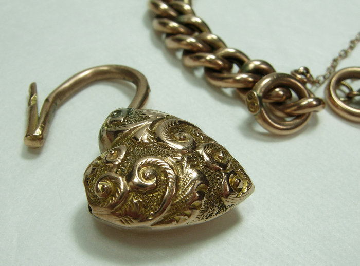 Antique Victorian 9KT Gold Bracelet Heart Shaped Clasp