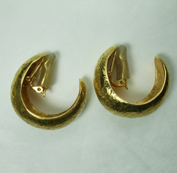 Jose &amp; Maria Barrera Couture Etruscan Earrings Hammered Goldtone