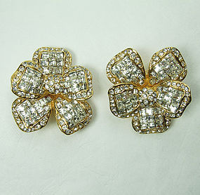 Signed Jarin Brilliant Crystal Strass Flower Form Clip Earrings