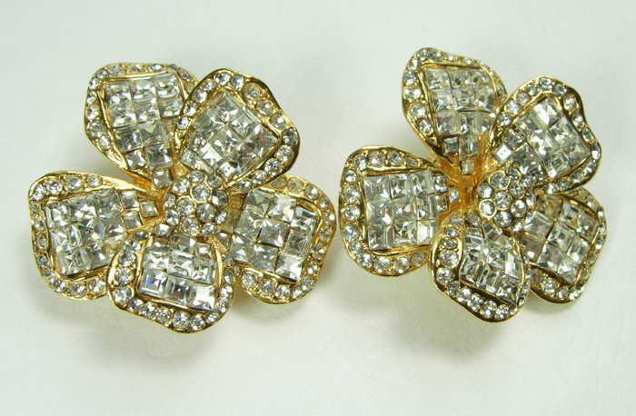 Signed Jarin Brilliant Crystal Strass Flower Form Clip Earrings