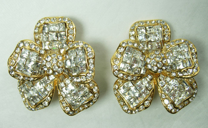 Signed Jarin Brilliant Crystal Strass Flower Form Clip Earrings