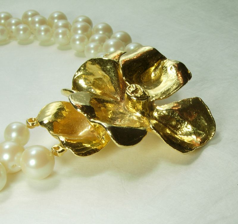 Runway Mimi di N Necklace Flower Centerpiece Faux Pearls Dated 1972