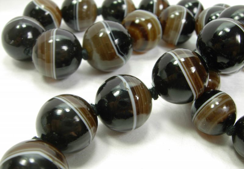 Antique Victorian Banded Agate Onyx Bead Necklace 26 Inches 164 Grams