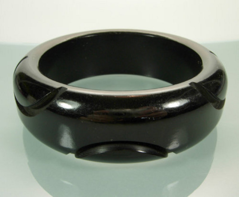 Chunky Black Bakelite Carved Bangle: Art Deco Bubbles