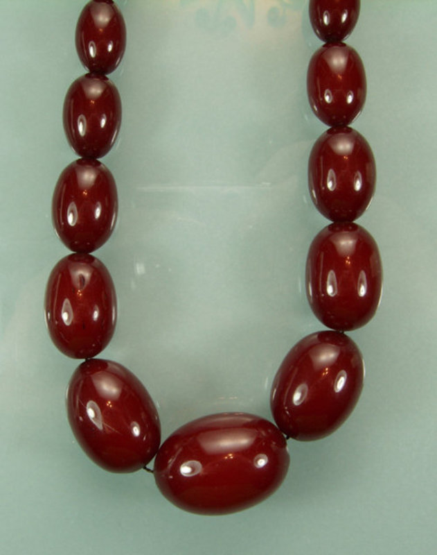 Chunky Smooth Cherry Amber Bakelite Beaded Necklace