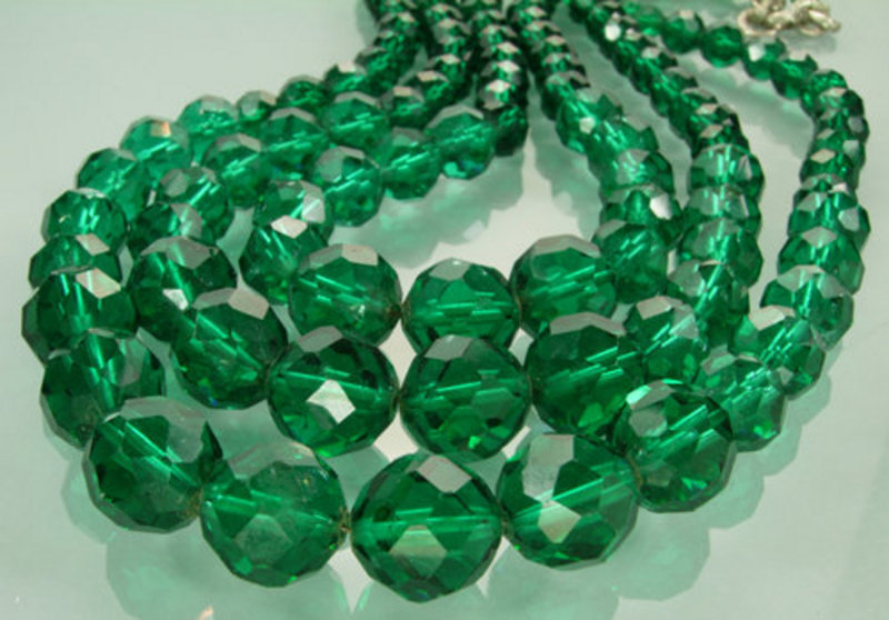 Glittering Green 1960s Glass Beaded Necklace: France