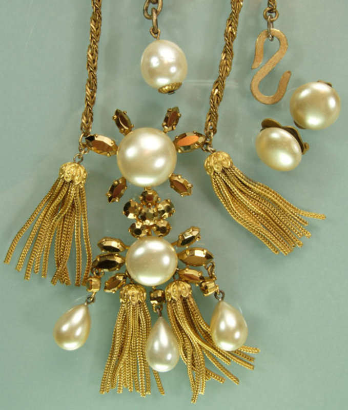 Faux Pearl Opaque Stones Fringed Necklace Set: France