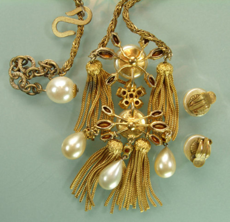 Faux Pearl Opaque Stones Fringed Necklace Set: France