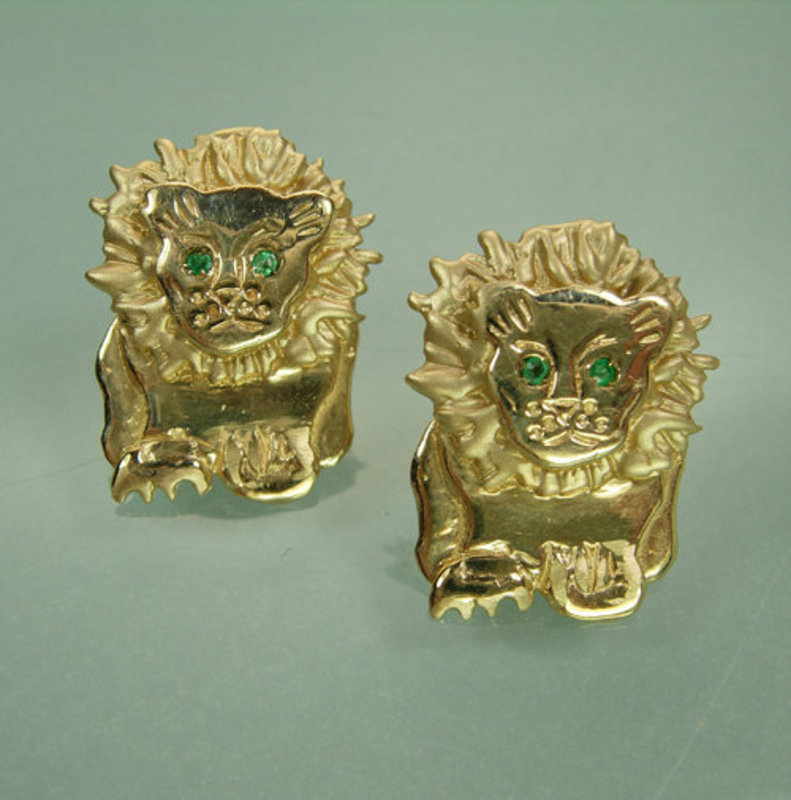 C 1970 14KT Gold, Emerald Lion Motif Earrings Signed MS