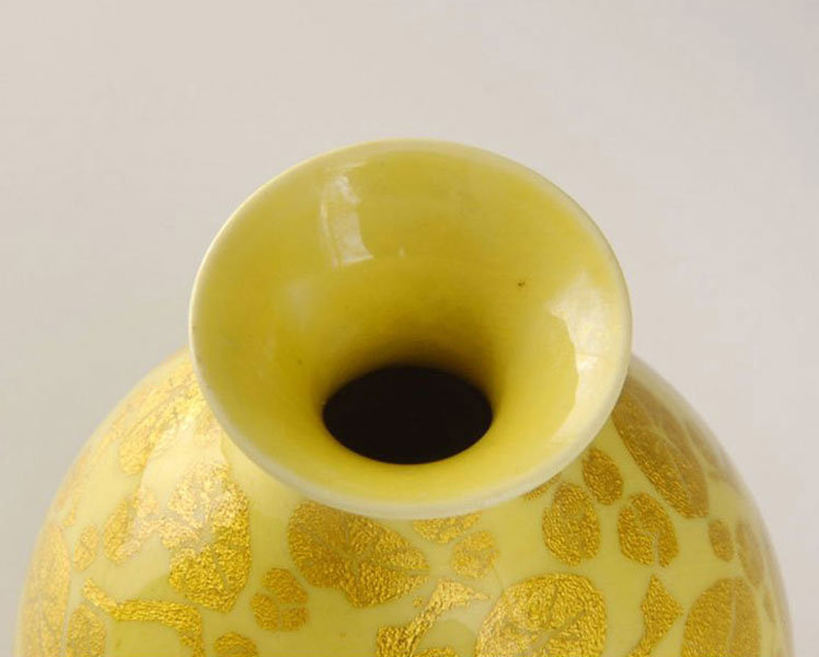 Modern Porcelain Tokkuri by Ono Hakuko