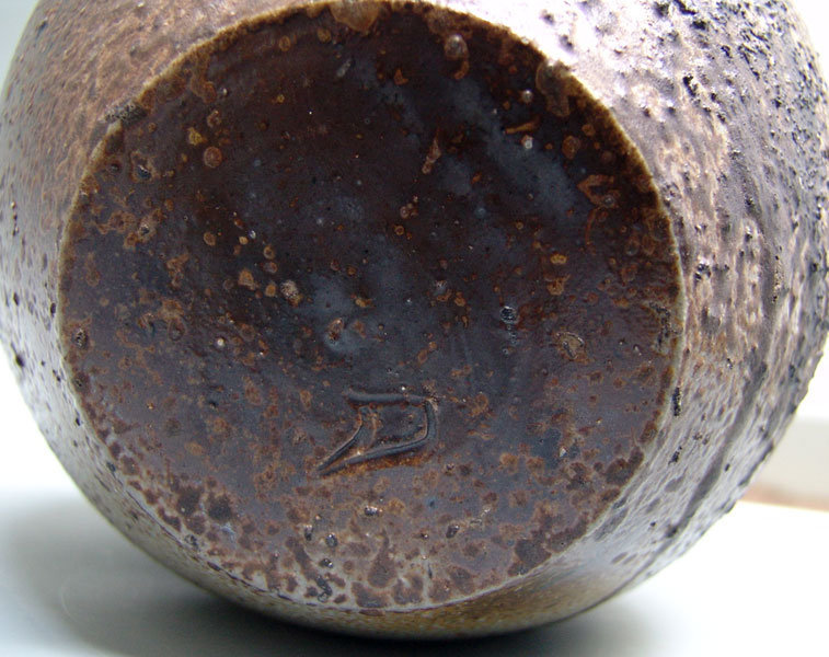 WOW! Modern Bizen Tsubo by Harada Togetsu