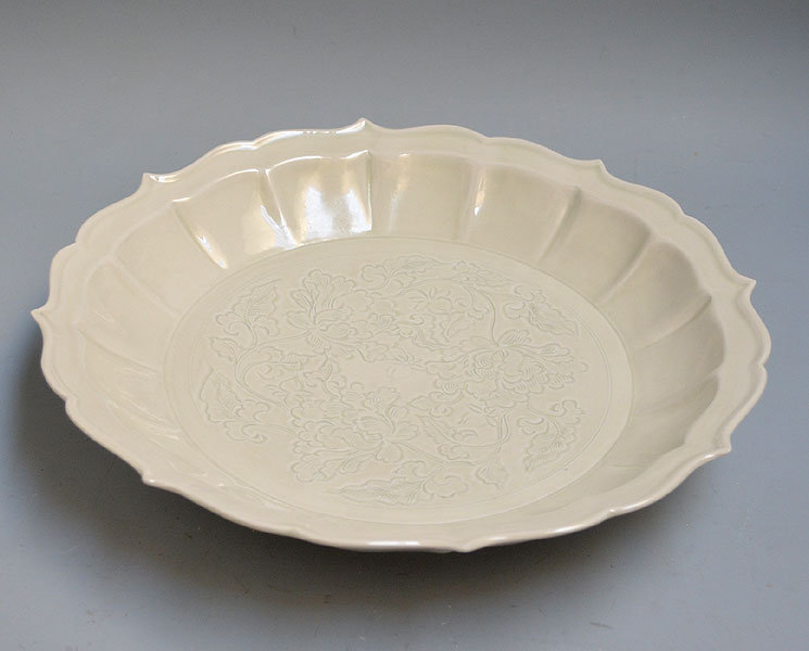 Pottery Dish by Kawase Takeshi