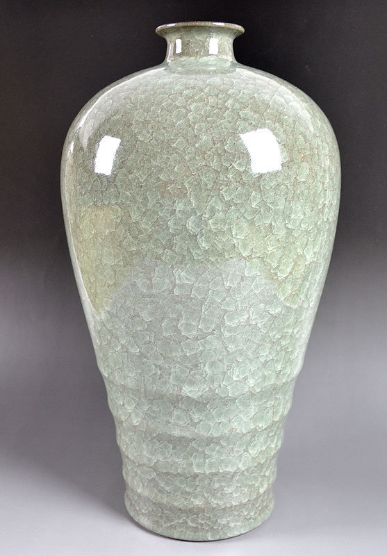 Minegishi Seiko crackled Celadon Vase