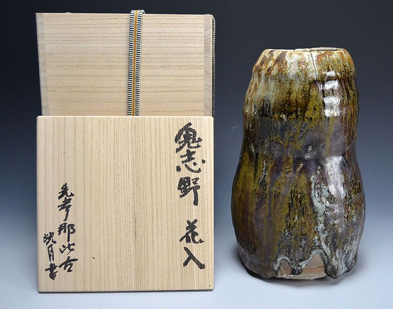 Tsukigata Nahiko Oni Shino Hanaire Vase