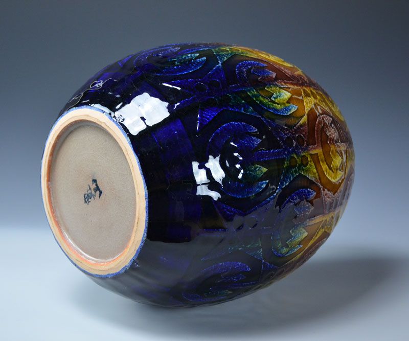 Epochal Shinkai Kanzan Nishiki-ka vase