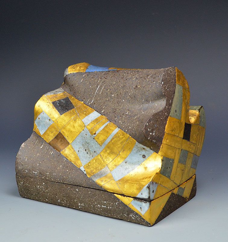 Brocade Series Ceramic box by Tsuboi Asuka