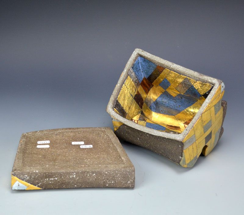 Brocade Series Ceramic box by Tsuboi Asuka