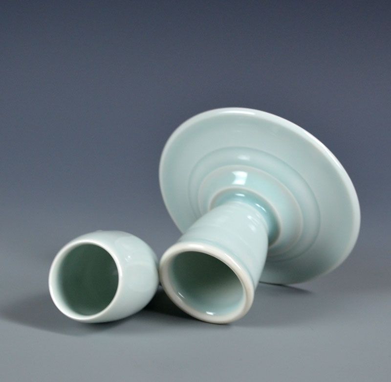 Yagi Akira Contemporary Porcelain Horn Vase