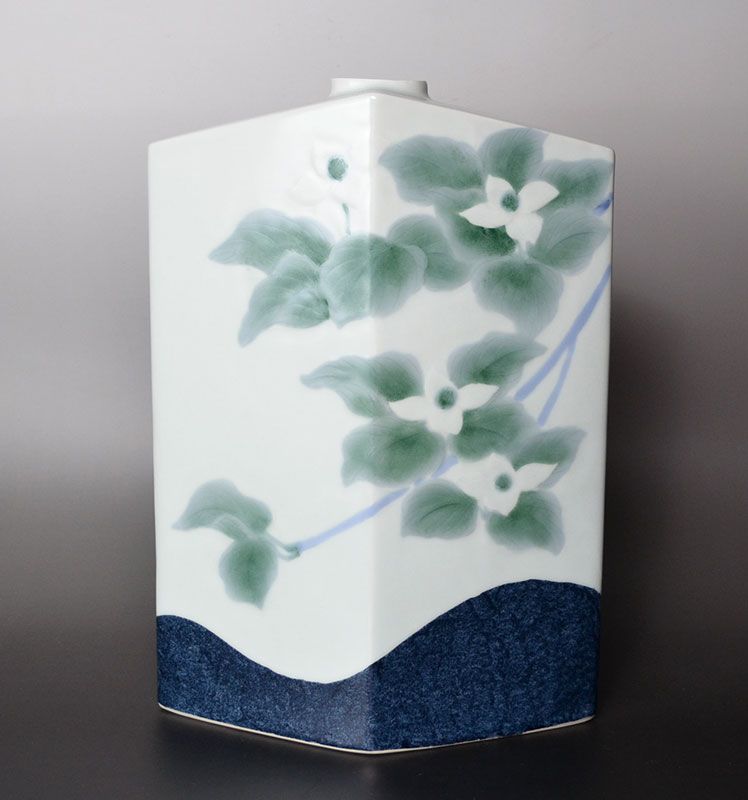 Elegant Vessel decorated with Yamaboshi Flowers by Shimada Fumio