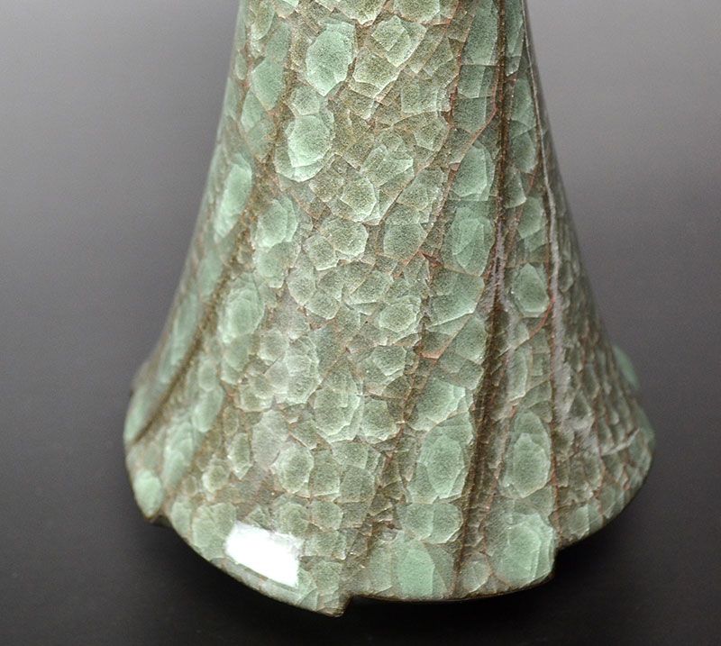 Minegishi Seiko Crackled Celadon Vase