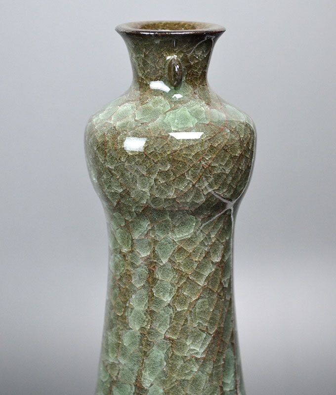 Minegishi Seiko Crackled Celadon Vase