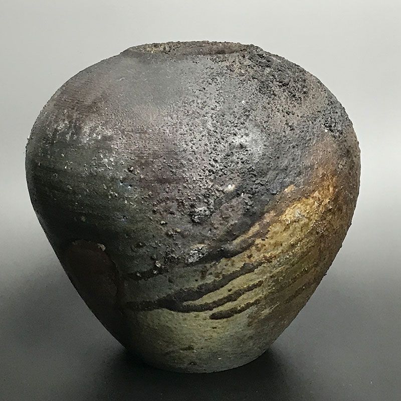 Bizen Yohen Tsubo by Yukuyoshi Manabu