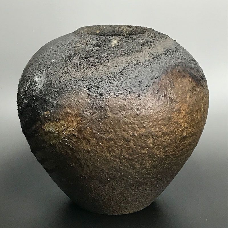 Bizen Yohen Tsubo by Yukuyoshi Manabu