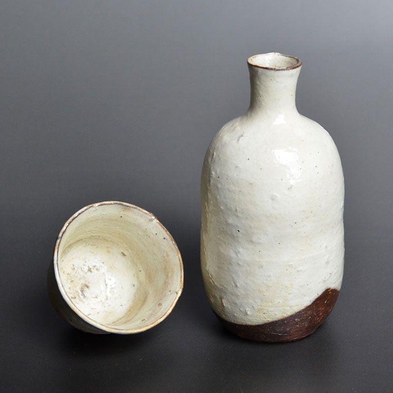 Banura Shiro Elegant Tokkuri &amp; Hai Ceramic Sake Set