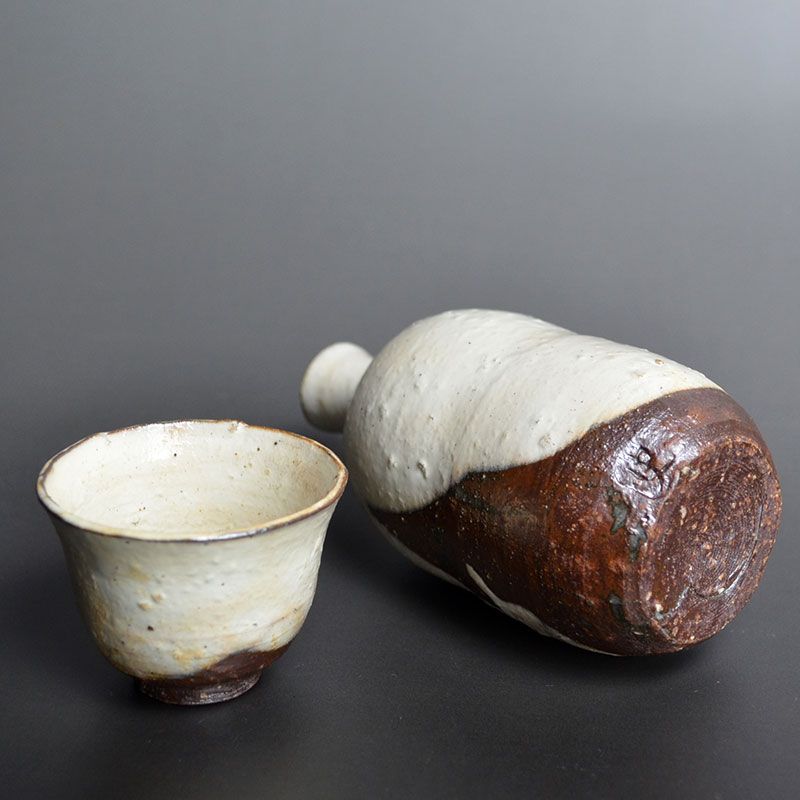 Banura Shiro Elegant Tokkuri &amp; Hai Ceramic Sake Set