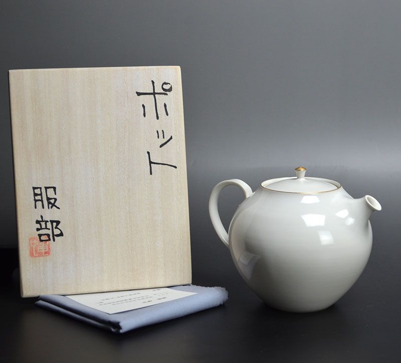 Hattori Tatsuya Contemporary White Tea Pot