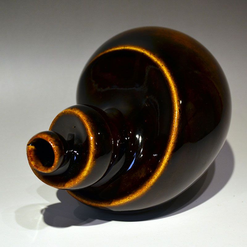 Female Pioneer Takatsu Mio Swirling Vase