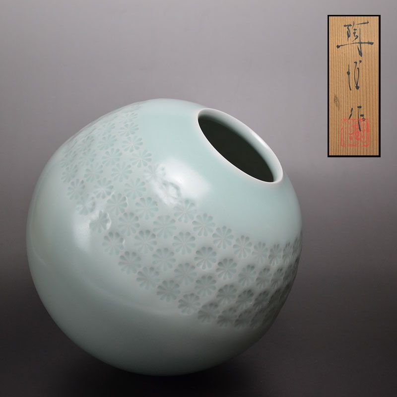Early Porcelain Vase by Fukami Sueharu