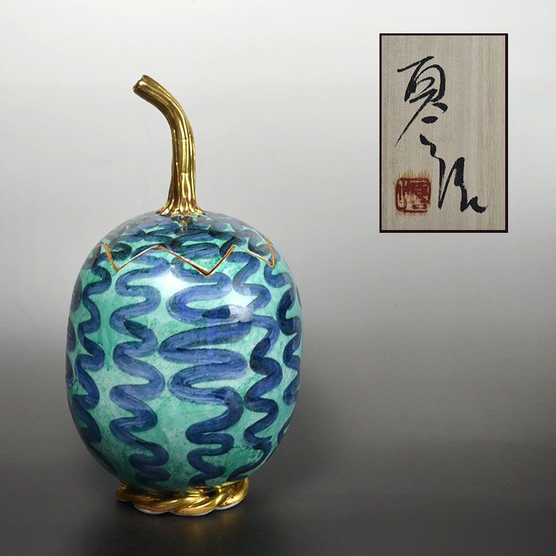 Playful Porcelain Vessel by female diehard Matsuda Yuriko