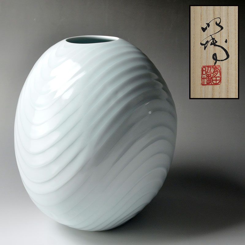 Living National Treasure Maeda Akihiro Vase
