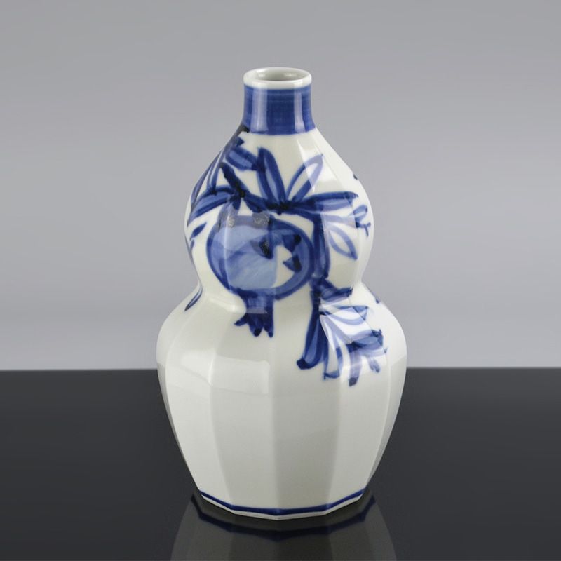 Living National Treasure Kondo Yuzo Zakuro Porcelain Vase